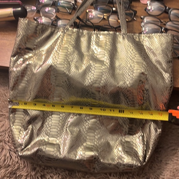 Large metallic tote - Picture 7 of 8